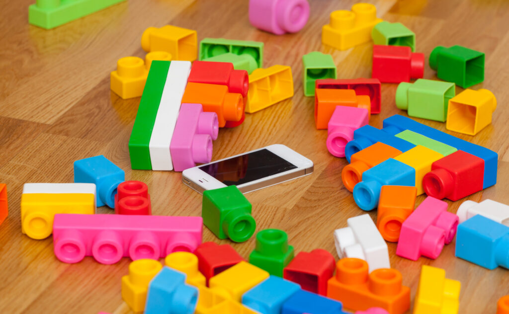 Smartphone Within Plastic Pieces Original 933691